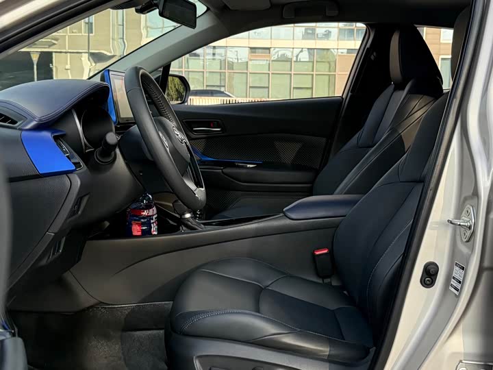 Фото 5 - Toyota C-HR