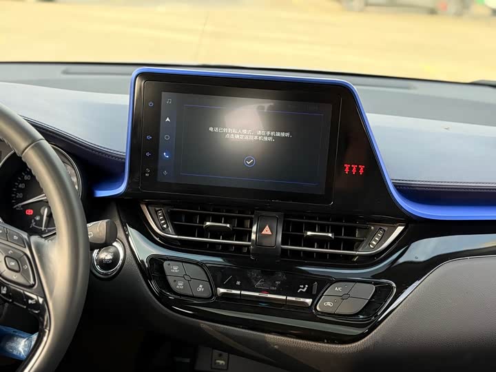 Фото 8 - Toyota C-HR