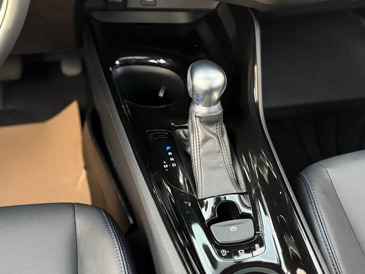 Фото 9 - Toyota C-HR