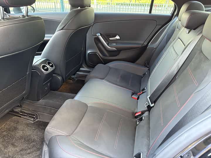 Фото 8 - Mercedes-Benz A-Class