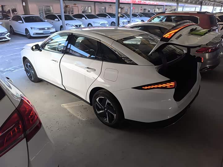 Фото 5 - Geely Galaxy L6