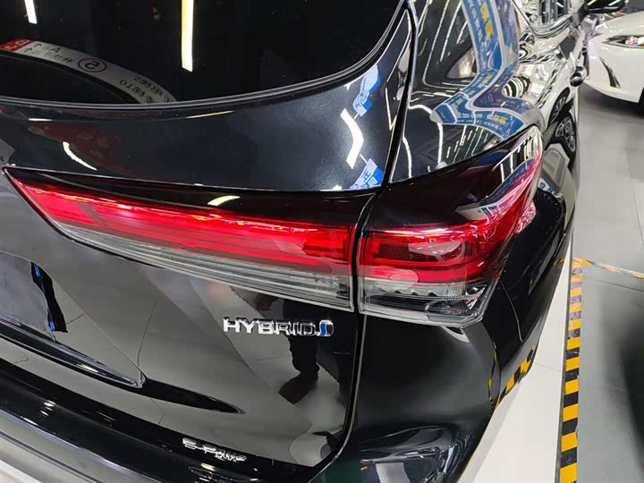 Фото 8 - Toyota Crown Kluger