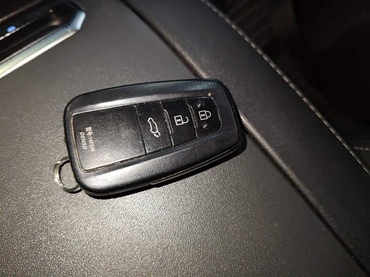 Фото 9 - Toyota Crown Kluger