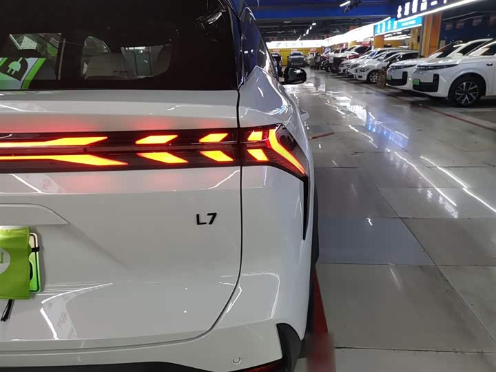 Фото 8 - Geely Galaxy L7