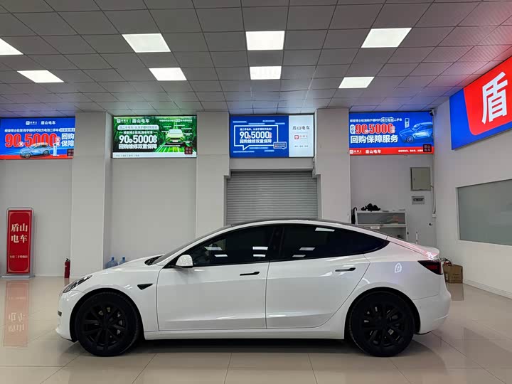 Фото 3 - Tesla Model 3