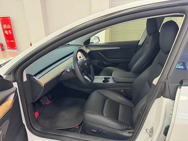 Фото 8 - Tesla Model 3