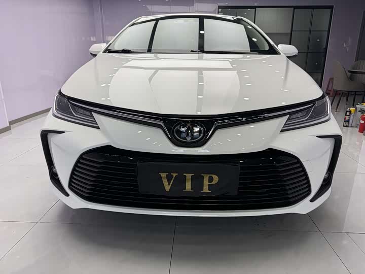 Фото 2 - Toyota Corolla