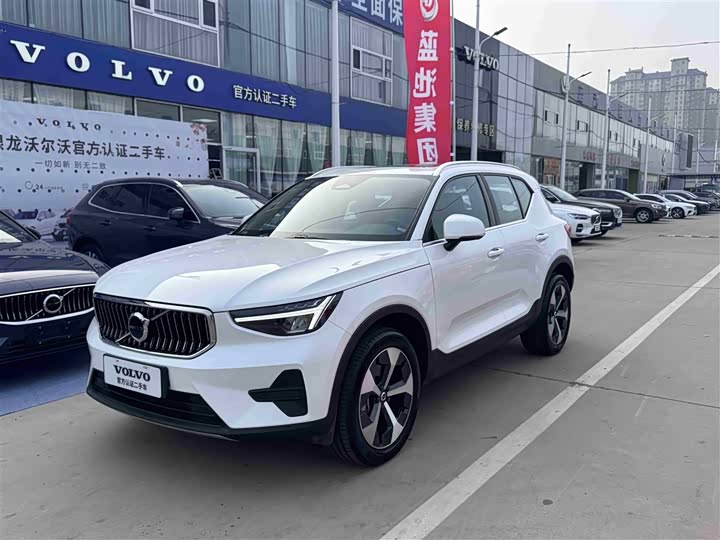 Фото 1 - Volvo XC40