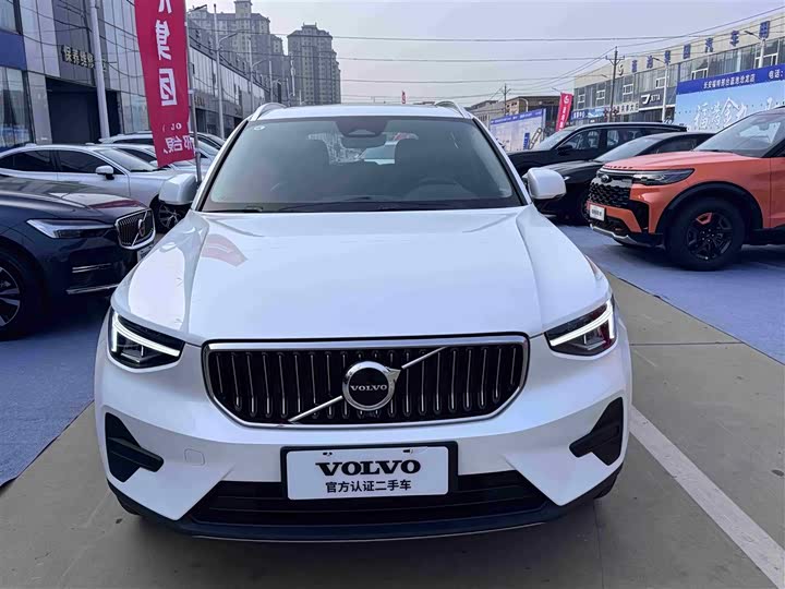 Фото 2 - Volvo XC40