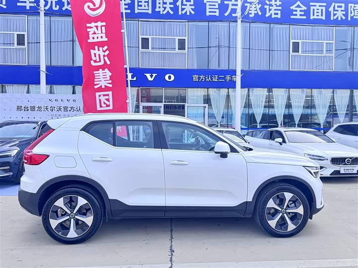 Фото 3 - Volvo XC40