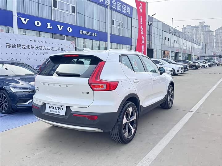 Фото 4 - Volvo XC40