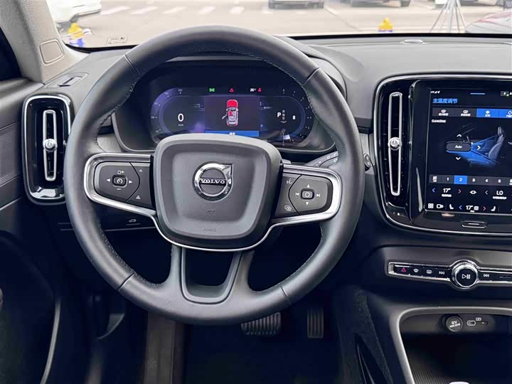 Фото 7 - Volvo XC40