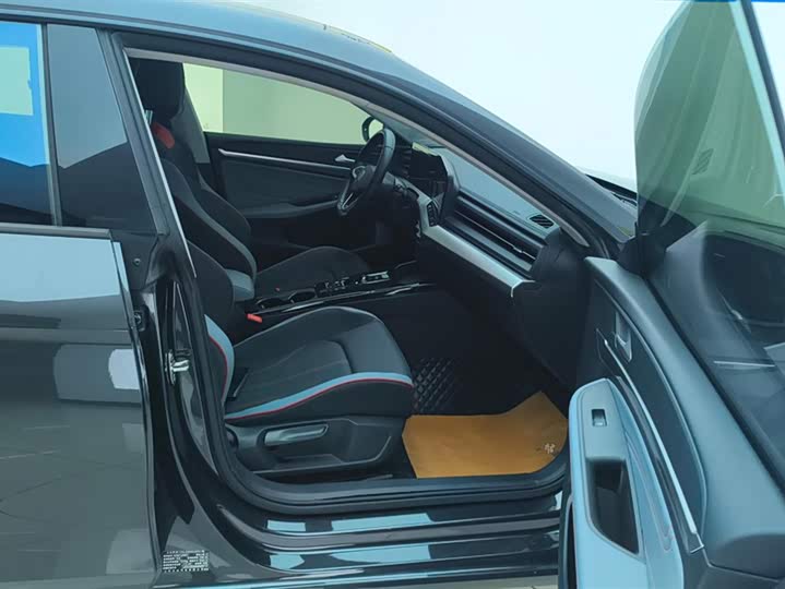 Фото 8 - Volkswagen Lamando L