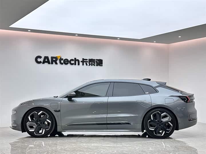 Фото 2 - Zeekr 001