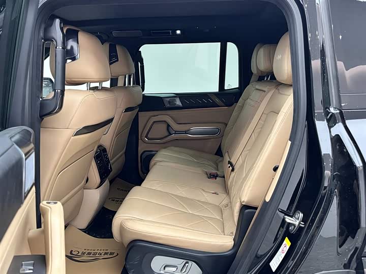 Фото 9 - BYD FangChengBao Leopard 8