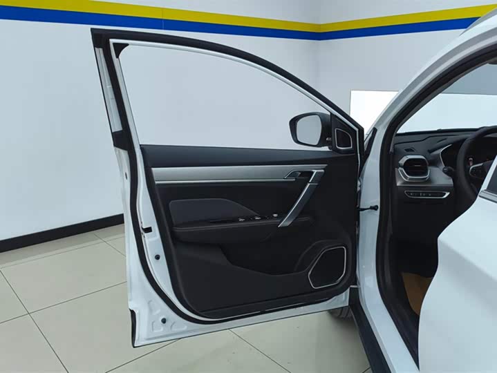 Фото 7 - Geely Coolray