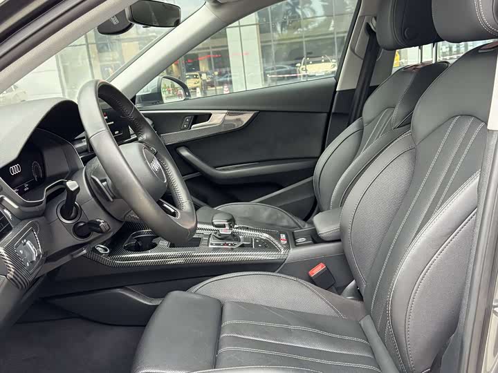 Фото 4 - Audi A4L