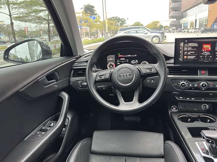 Фото 8 - Audi A4L