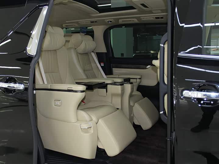 Фото 8 - Toyota Alphard