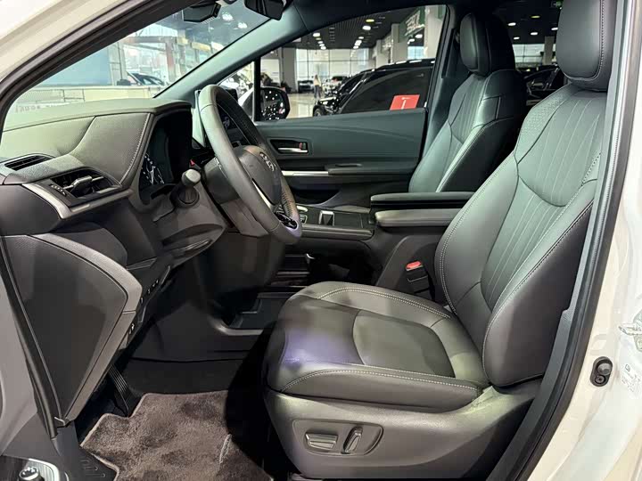 Фото 4 - Toyota Sienna