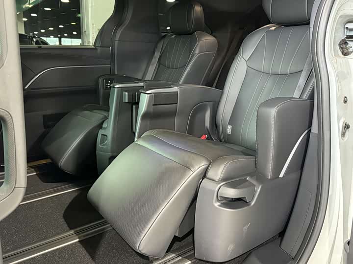 Фото 6 - Toyota Sienna