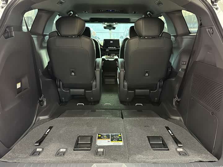Фото 8 - Toyota Sienna