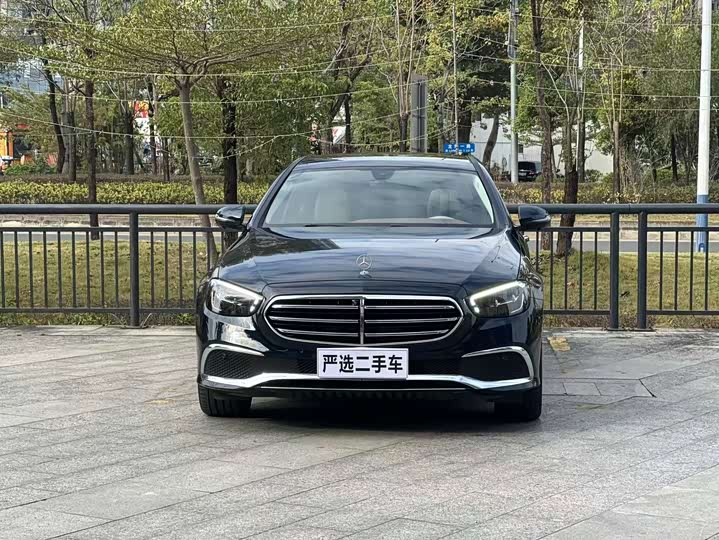 Фото 2 - Mercedes-Benz E-Class