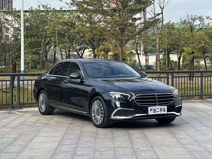 Фото 3 - Mercedes-Benz E-Class