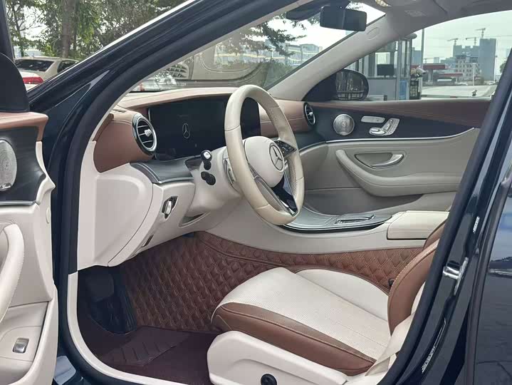 Фото 4 - Mercedes-Benz E-Class