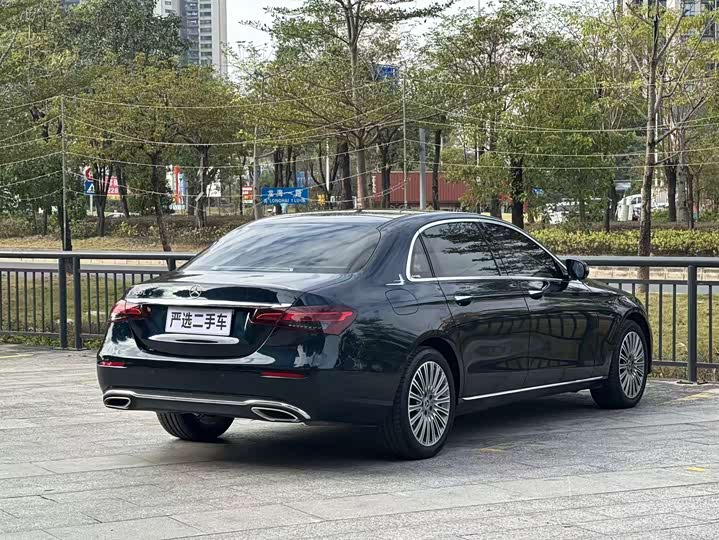 Фото 9 - Mercedes-Benz E-Class