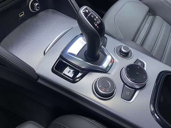 Фото 5 - Alfa Romeo Stelvio