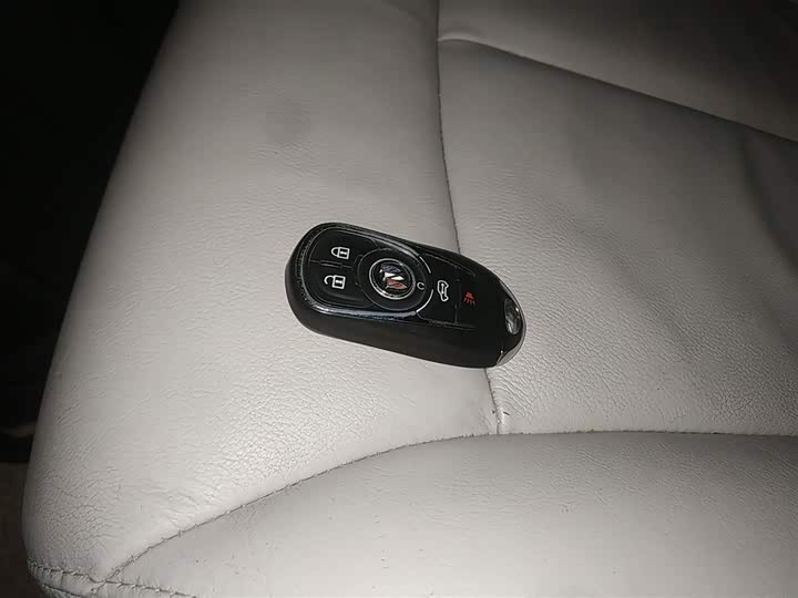 Фото 9 - Buick GL8 ES