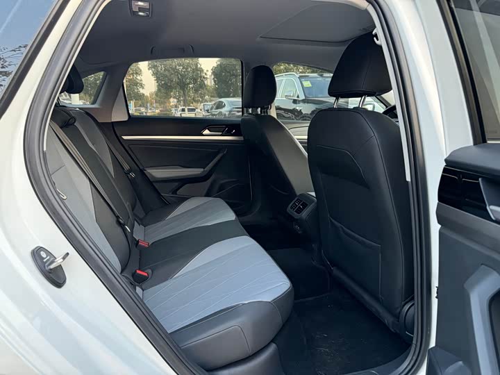 Фото 6 - Volkswagen Lavida