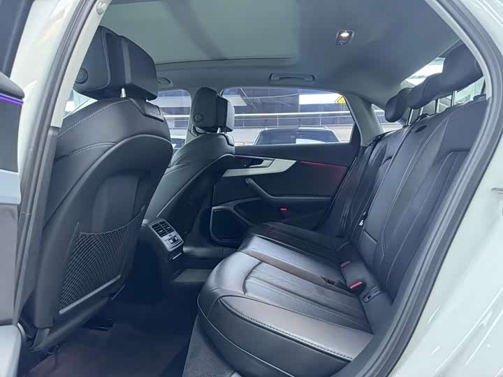 Фото 7 - Audi A4L