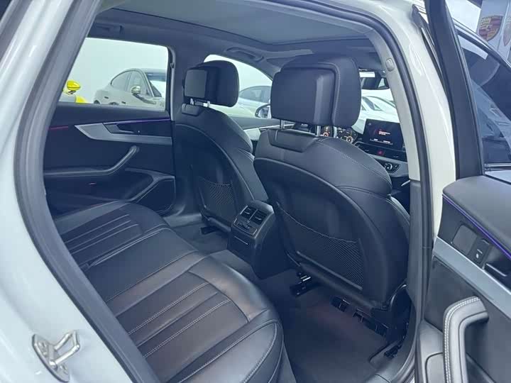 Фото 8 - Audi A4L