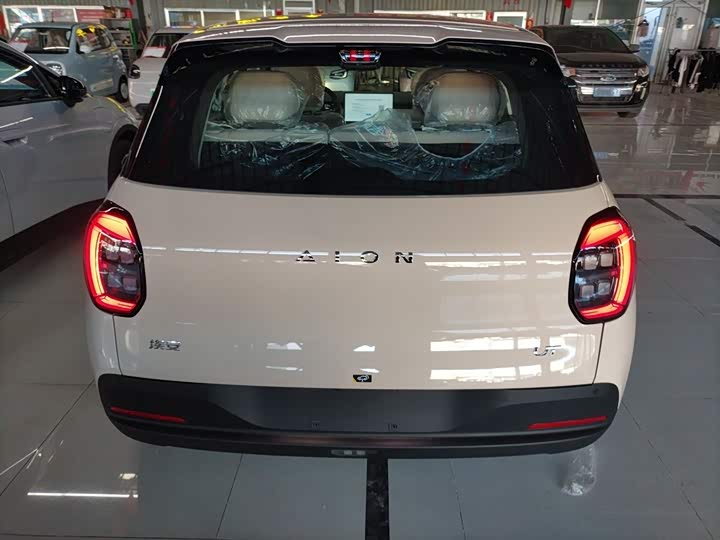 Фото 6 - GAC Aion UT