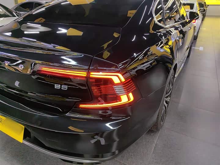 Фото 8 - Volvo S90