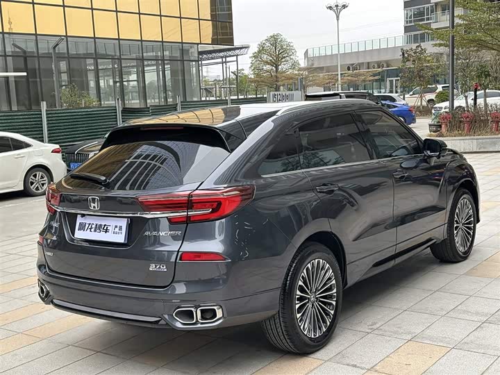 Фото 6 - Honda Avancier