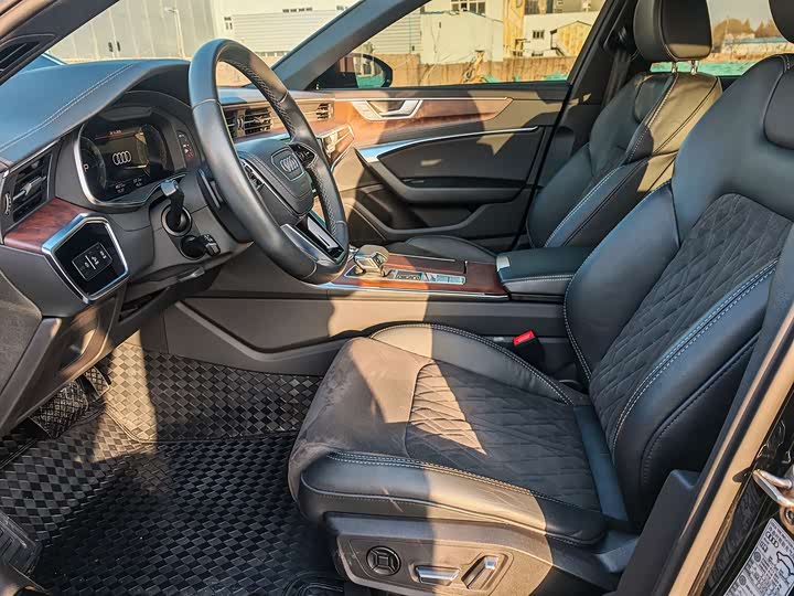 Фото 8 - Audi A6L