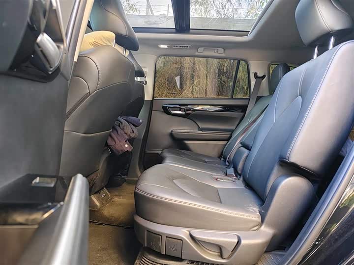 Фото 5 - Toyota Highlander