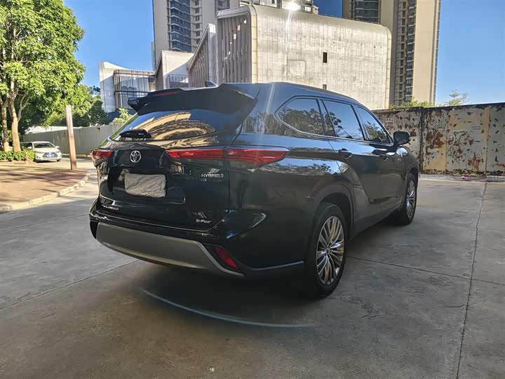 Фото 9 - Toyota Highlander