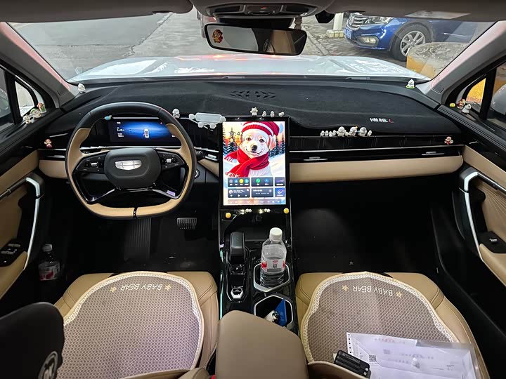 Фото 4 - Geely Atlas L