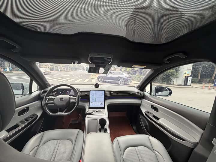 Фото 8 - Nio EC6