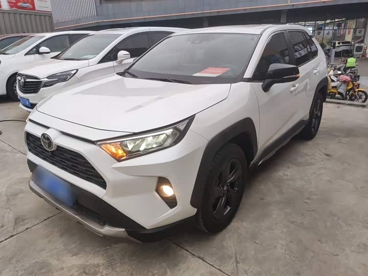 Фото 1 - Toyota RAV4