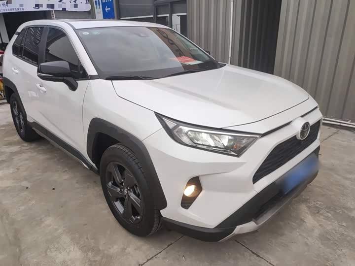 Фото 4 - Toyota RAV4