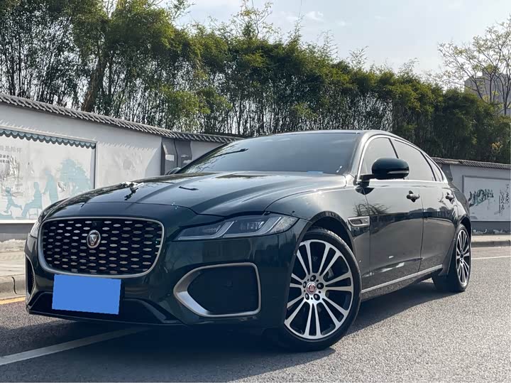 Фото 1 - Jaguar XF L