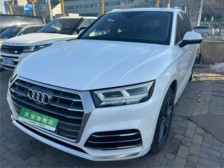 Фото 1 - Audi Q5L