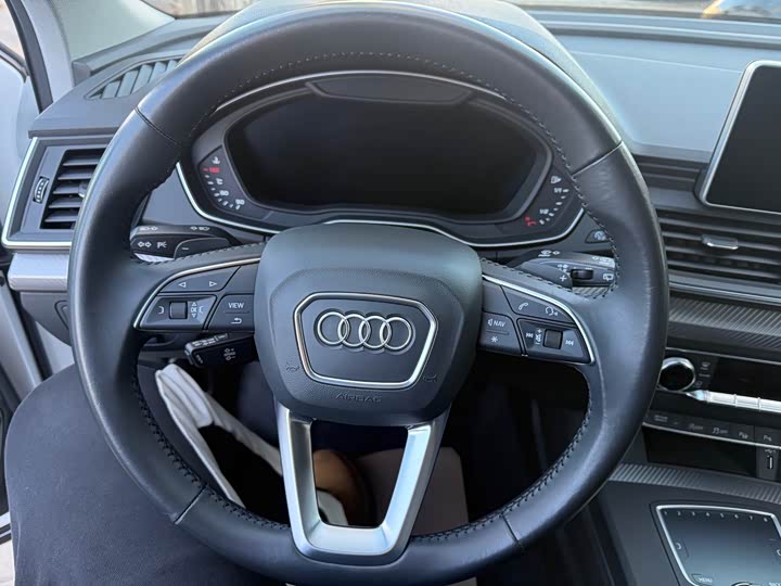 Фото 7 - Audi Q5L