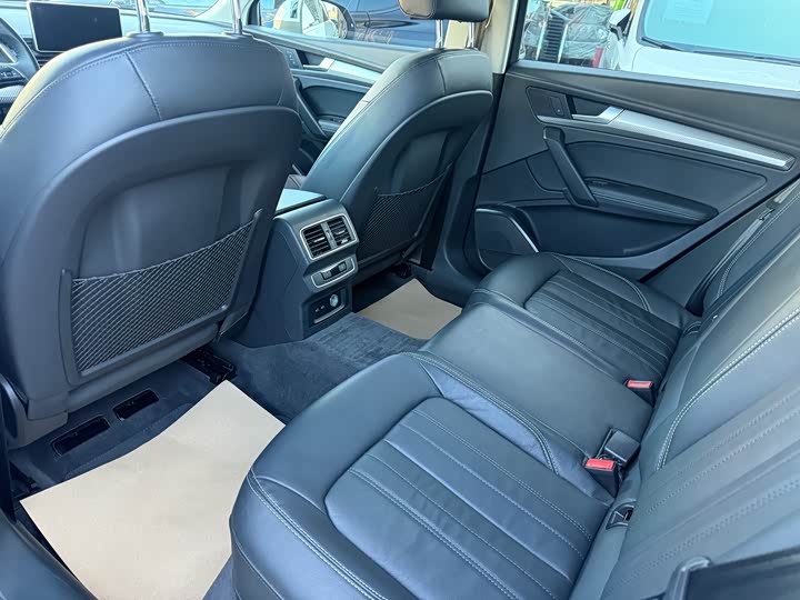 Фото 8 - Audi Q5L