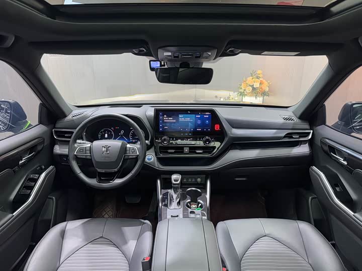 Фото 6 - Toyota Crown Kluger